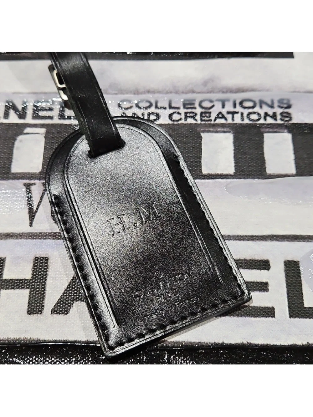 Louis Vuitton Black Leather Travel Tag EUC(H.M. Initial)